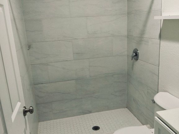5th image of 506 N 2nd St S APT 1