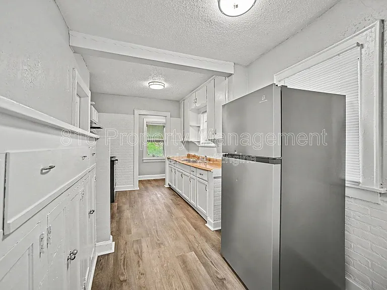 5114 Brooklyn Ave — Photo 11