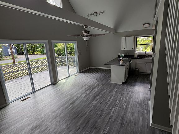 3rd image of 32865 Spruce Ct