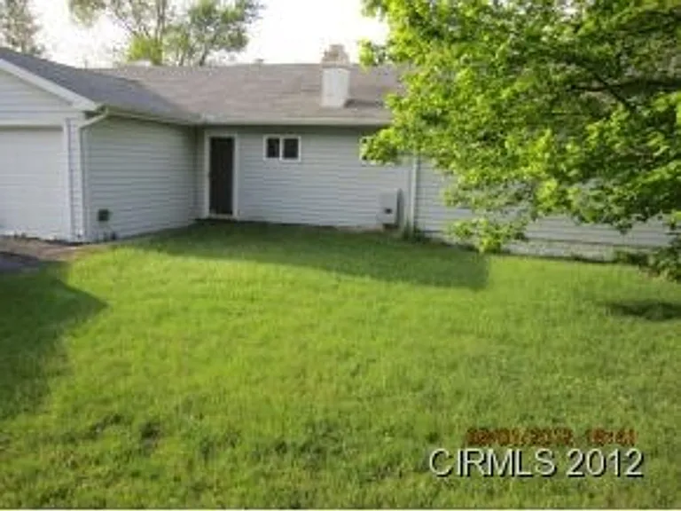1833 S Market St — Photo 1