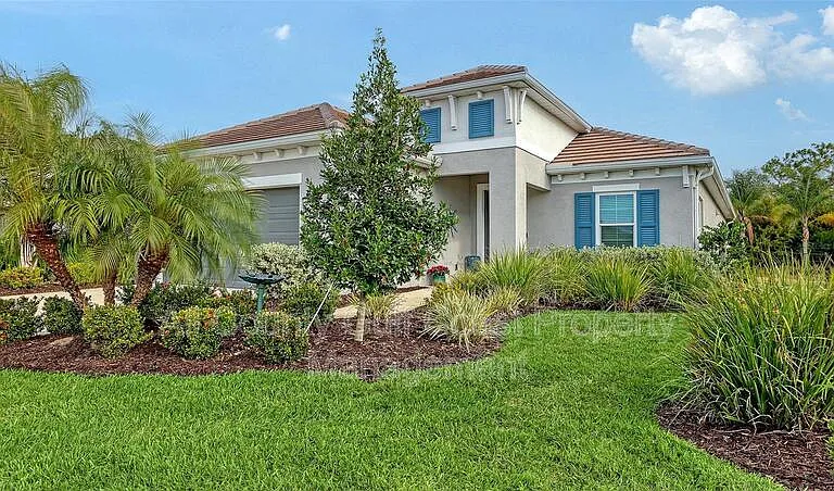 10194 Canaveral Cir — Photo 1