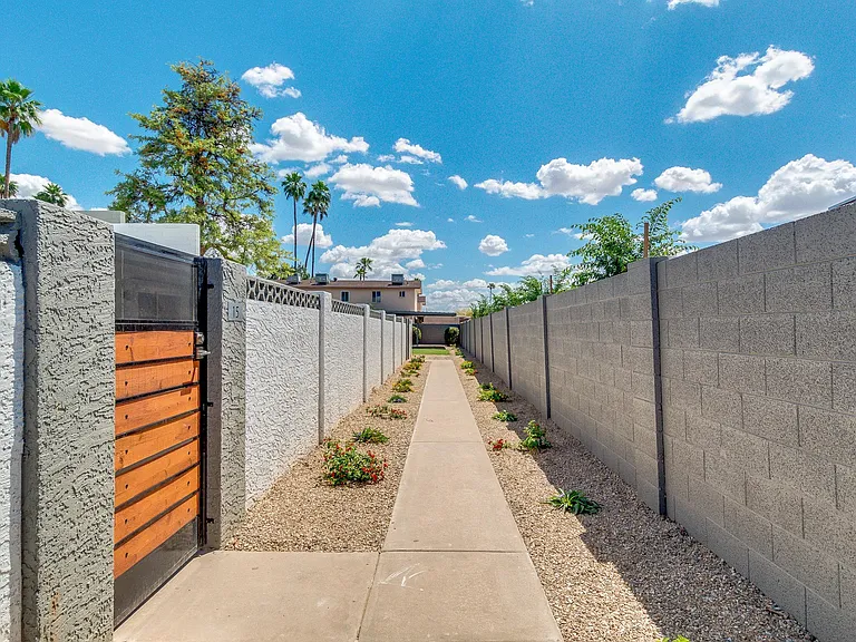 1545 W Colter St #16 — Photo 18