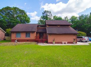 201 Honeysuckle Ln, Summerville, SC 29485