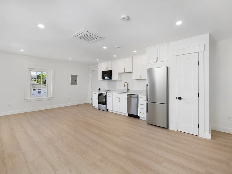 23 Melrose St #5 — Photo 4