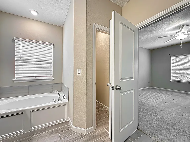 9504 Lovage Ln — Photo 24