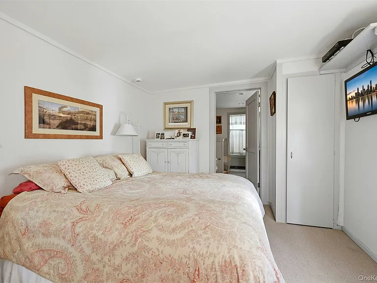 1185 Fleetwood Rd — Photo 12
