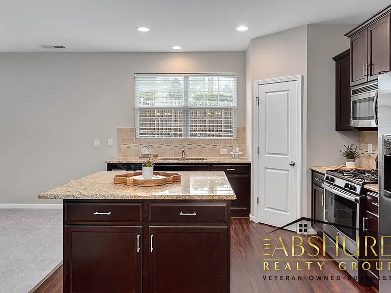 436 Stapleford Ln — Photo 12