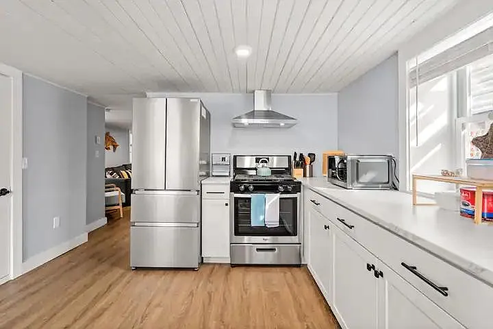 2 bed, 825 sqft, $2,450 — Photo 3