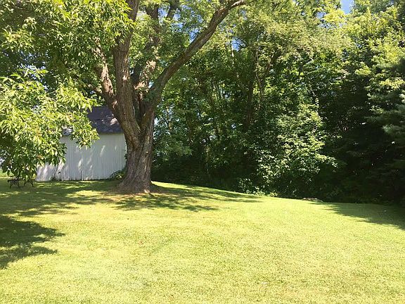 3rd image of 70 Maple Ave