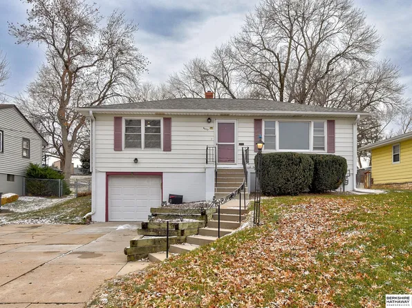 4677 Grover St, Omaha, NE 68106
