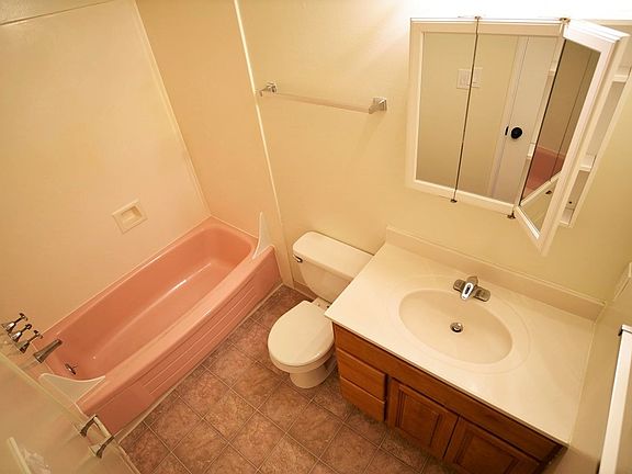 5th image of 528 31st St APT 202