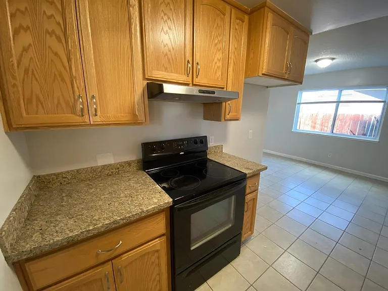 2059 Robin Dr — Photo 9
