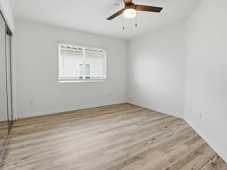 1774 Elm Ave — Photo 33