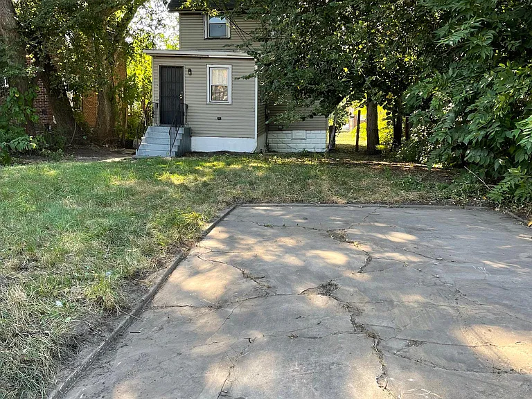 637 Vermont St — Photo 5