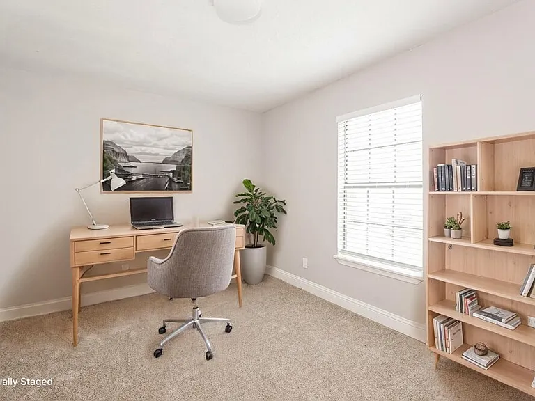 2303 Villanova St — Photo 15