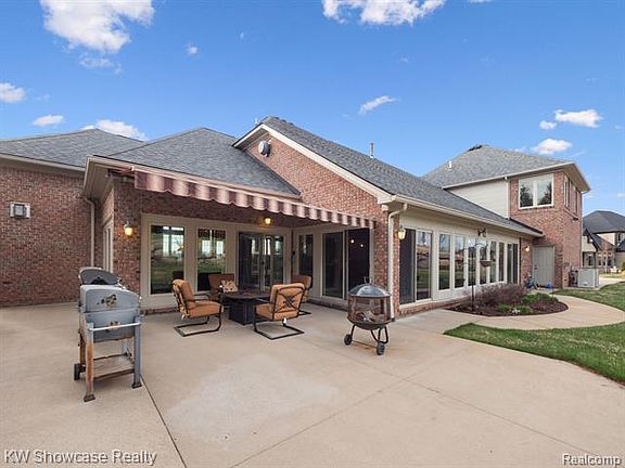 3rd image of 8387 Stoney Creek Dr