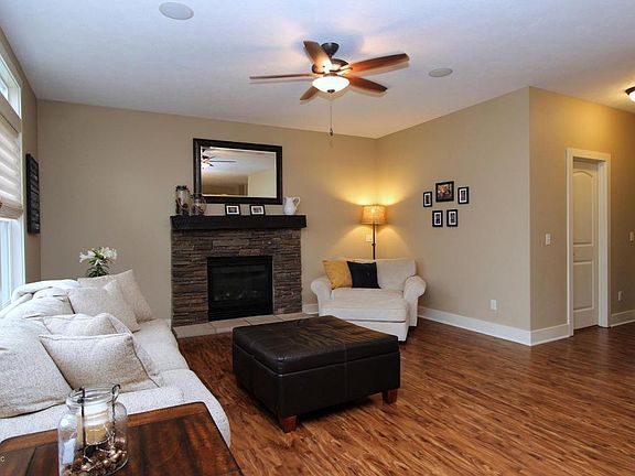 5th image of 7865 Queenie Ct