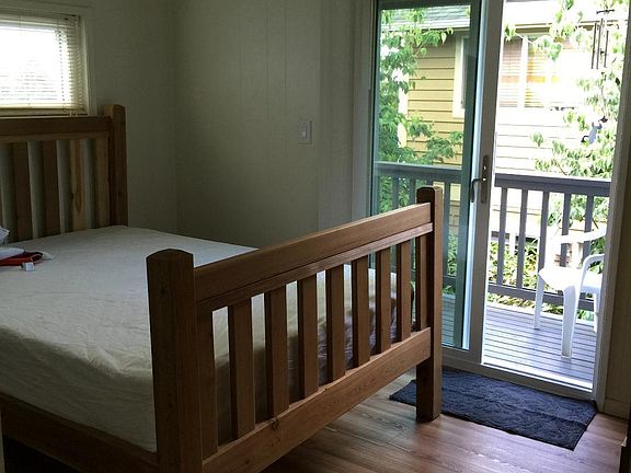 2nd bedroom with deck