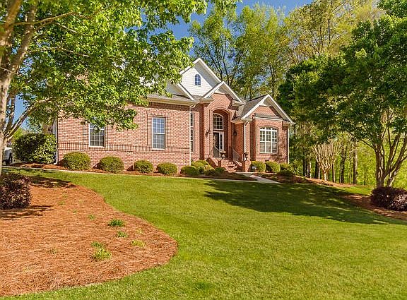 3rd image of 1457 Knob Hill Cir