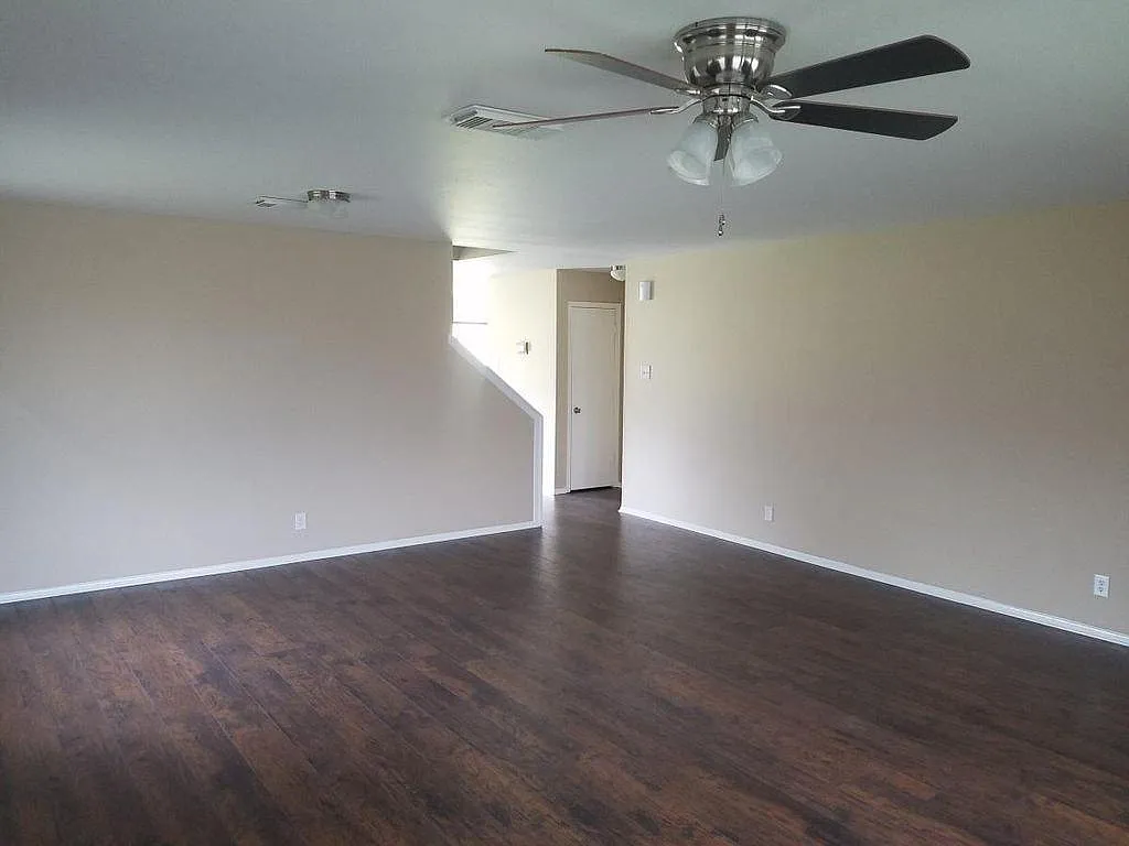 4 bed, 2756 sqft, $1,995 — Photo 3