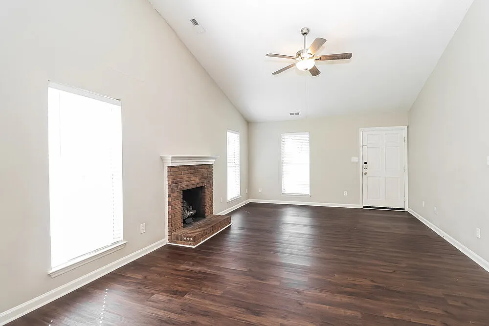 3 bed, 2.0 bath, 1200 sqft, $1,875 — Photo 4