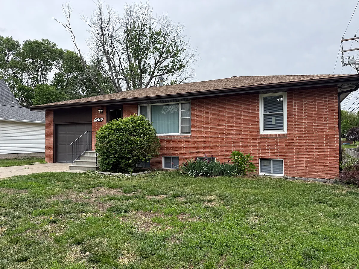 Building Photo - 4210 S 49th St