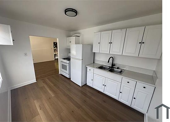 4th image of 11106 S Normandie Ave #1
