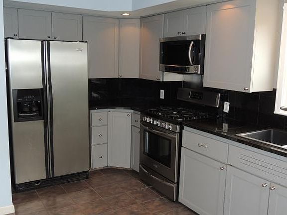 3rd image of 421 Ivy Pl