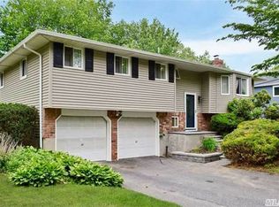 3 Kirkland Dr, Greenlawn, NY 11740