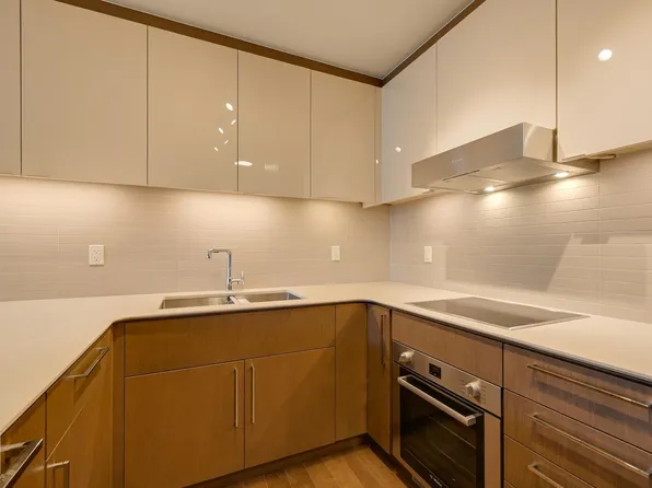 10360 102nd St NW #3306, Edmonton, AB T5J 0K6