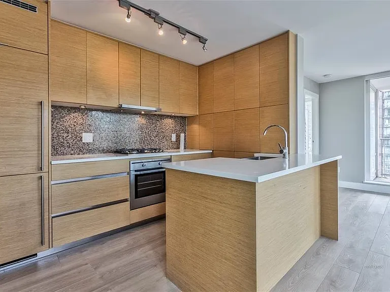 565 Smithe St #100X — Photo 1