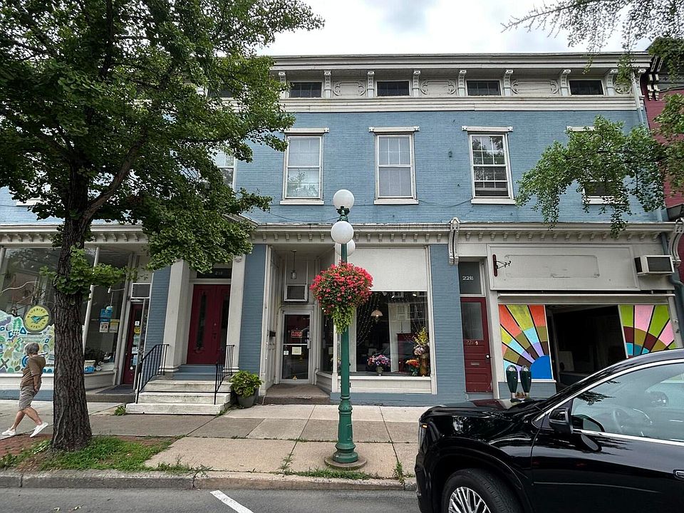 2nd image of 221 E Market St