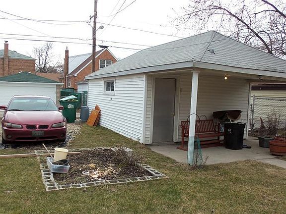 3rd image of 1562 Shirley Dr