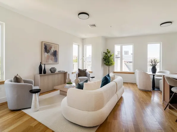 58 Kent St #U404, Brookline, MA 02445
