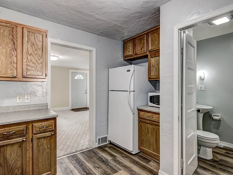 616 Davis Ave — Photo 5