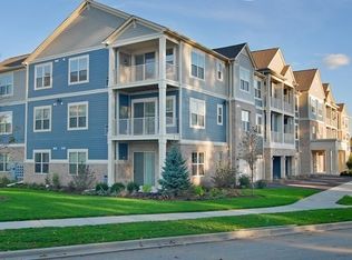 107 Oak Leaf Ln APT 211, Vernon Hills, IL 60061