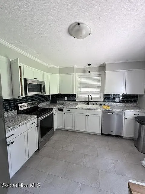 3 bed, 1.5 bath, 1251 sqft, $1,800 — Photo 2