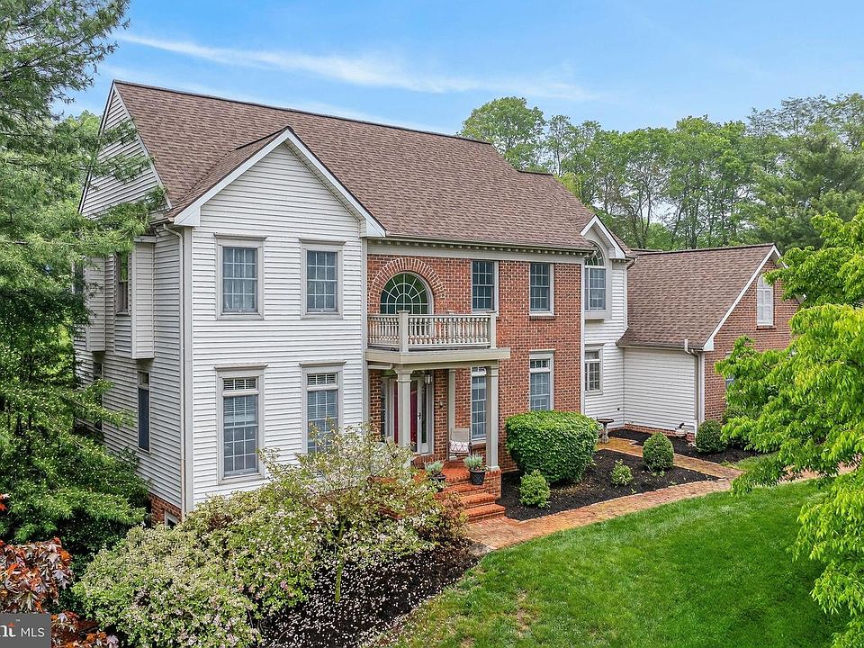1st image of 820 Paddington Dr