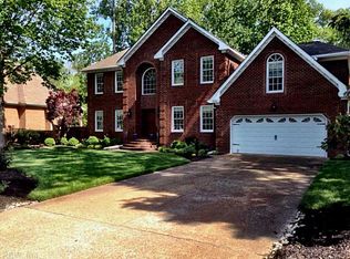 930 Blackthorne Dr, Chesapeake, VA 23322