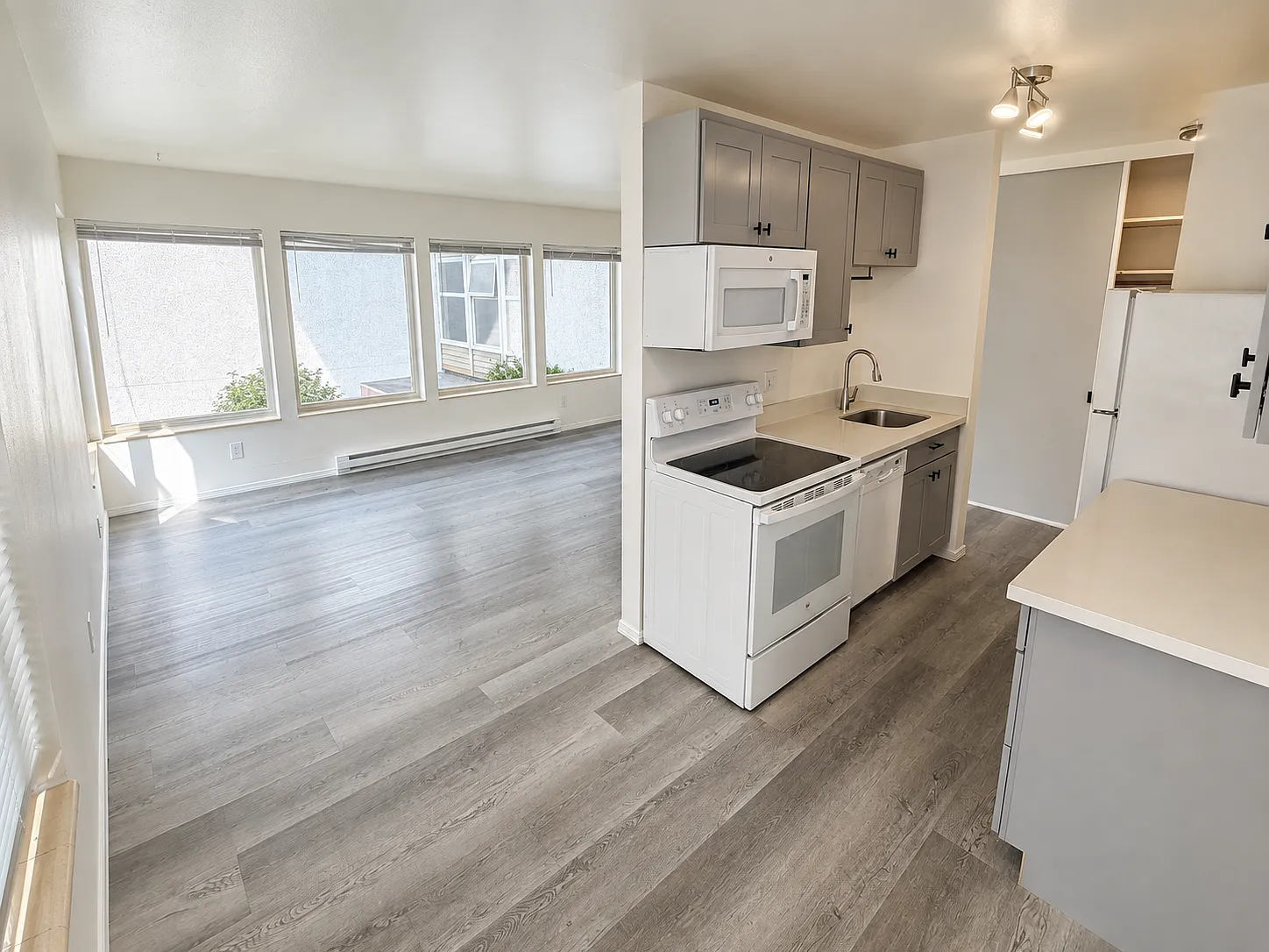 1 bed, 650 sqft, $1,677 — Photo 4