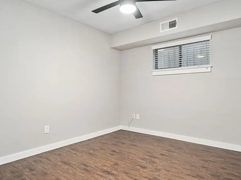 2301 Commonwealth St — Photo 25