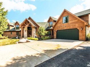 15836 Red Shale Hill Rd, Pekin, IL 61554