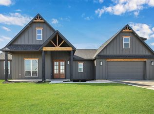 643 Chuckwagon Trl, Angleton, TX 77515