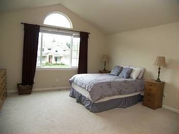 5th image of 7912 Yosemite Pl SE