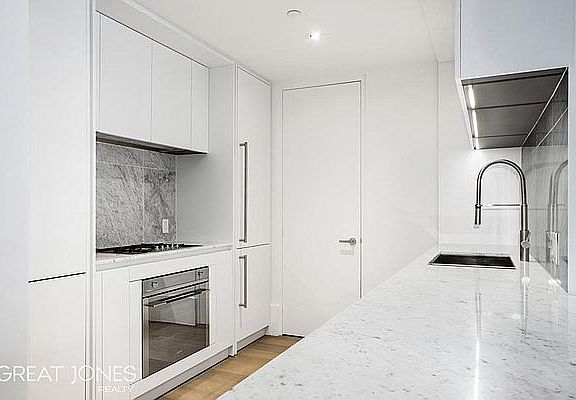 4th image of 429 Kent Ave #302