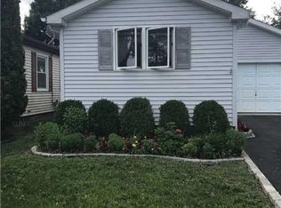 5117 Village Cir E, Manorville, NY 11949