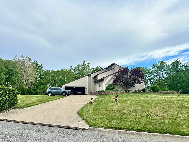 408 Brookwood Ct — Photo 1