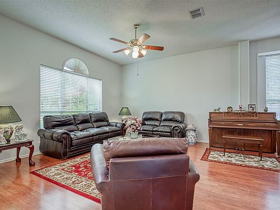 3rd image of 2301 Suntide Dr
