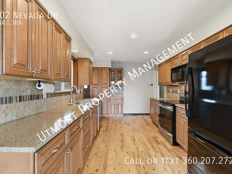 802 Nevada Dr — Photo 4