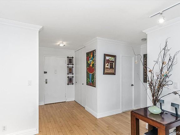 5th image of 3965 52nd St Apt 8k